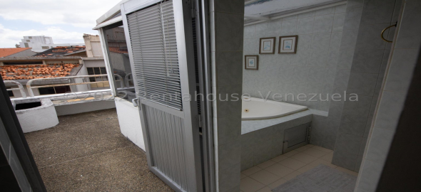 Los Samanes , Distrito Metropolitano Caracas Distrito Federal, 1080 | Spacious duplex penthouse