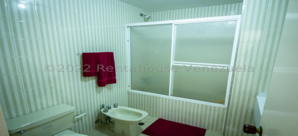 Los Samanes , Distrito Metropolitano Caracas Distrito Federal, 1080 | Spacious duplex penthouse