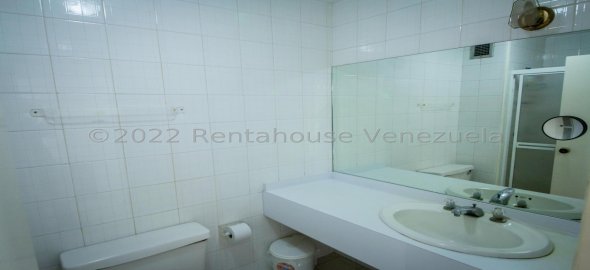 Los Samanes , Distrito Metropolitano Caracas Distrito Federal, 1080 | Spacious duplex penthouse