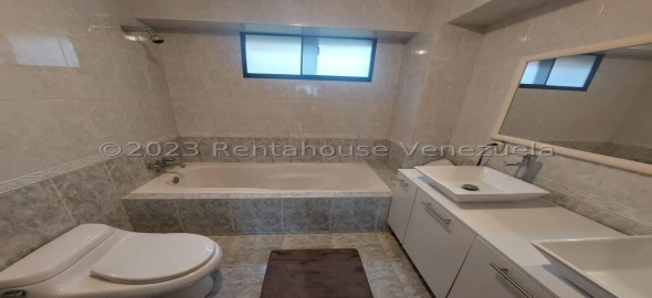 Urbanizacion Miranda , Av. El enlace 11a-4 Caracas Distrito Federal, 1073 | A stylish and spacious apartment