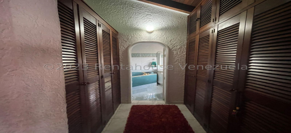 San Antonio de los Altos , Club de Campo Los Teques Miranda, 1204 | Spectacular Single Family Home