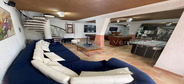 San Antonio de los Altos , Club de Campo Los Teques Miranda, 1204 | Spectacular Single Family Home