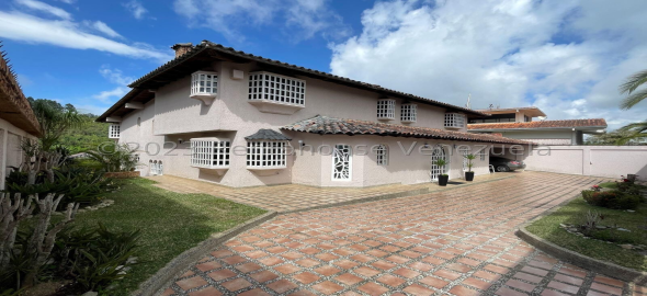 San Antonio de los Altos , Club de Campo Los Teques Miranda, 1204 | Spectacular Single Family Home