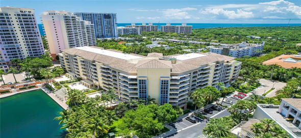 765 Crandon Blvd APT 305 Key Biscayne Florida, 33149 | Beautiful Condo