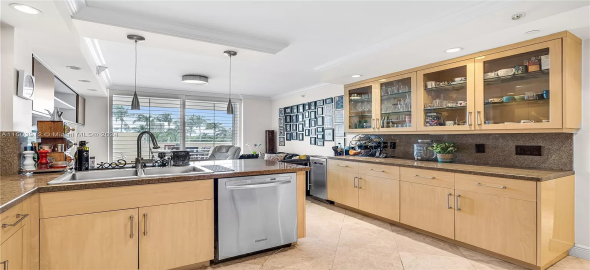 765 Crandon Blvd APT 305 Key Biscayne Florida, 33149 | Beautiful Condo