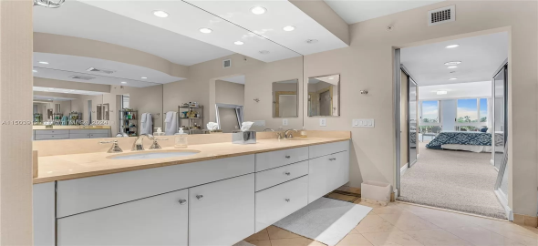 765 Crandon Blvd APT 305 Key Biscayne Florida, 33149 | Beautiful Condo