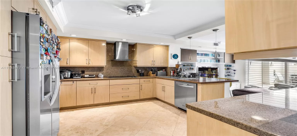 765 Crandon Blvd APT 305 Key Biscayne Florida, 33149 | Beautiful Condo