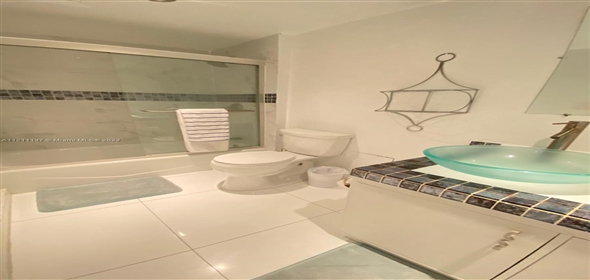 2301 Collins Ave Unit#1029 Carl Fisher Florida, 33139 | Gorgeous Studio