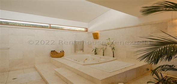 El Marques Caracas Distrito Federal, 1071 | Spectacular Family House in El Marqués