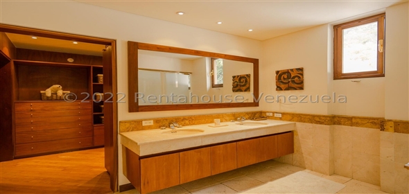 El Marques Caracas Distrito Federal, 1071 | Spectacular Family House in El Marqués