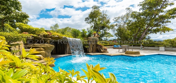 El Marques Caracas Distrito Federal, 1071 | Spectacular Family House in El Marqués