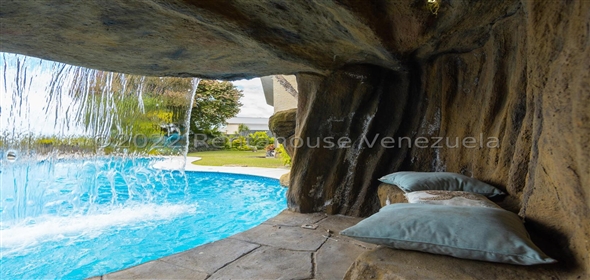 El Marques Caracas Distrito Federal, 1071 | Spectacular Family House in El Marqués