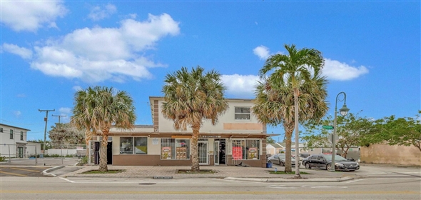1811 N Tamarind Avenue Mangonia Park Florida, 33407 | Beautiful Apartment