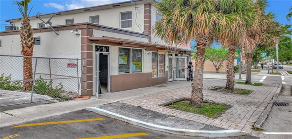 1811 N Tamarind Avenue Mangonia Park Florida, 33407 | Beautiful Apartment