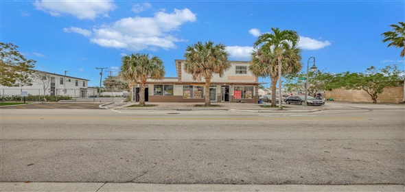 1811 N Tamarind Avenue Mangonia Park Florida, 33407 | Beautiful Apartment
