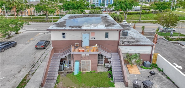 1811 N Tamarind Avenue Mangonia Park Florida, 33407 | Beautiful Apartment