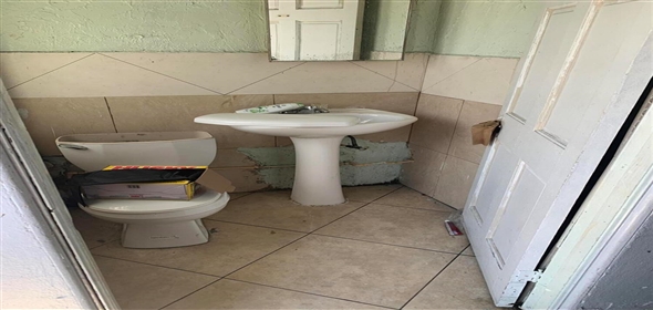 1805 N Tamarind Avenue WEST PALM BEACH, FL 33407 Mangonia Park Florida, 33407 | Commercial Retail