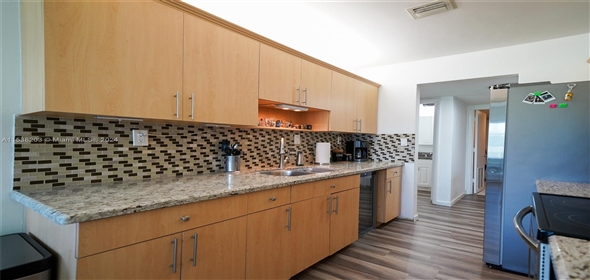 5704 White Hickory Cir Tamarac Florida, 33319 | Spectacular Single Family Home