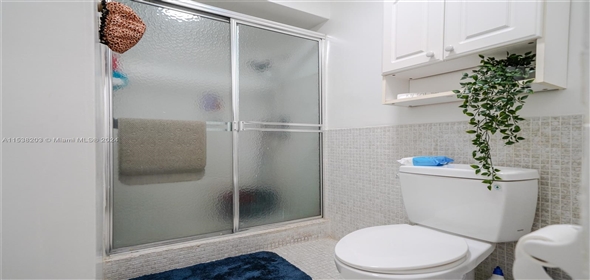 5704 White Hickory Cir Tamarac Florida, 33319 | Spectacular Single Family Home