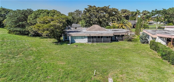 5704 White Hickory Cir Tamarac Florida, 33319 | Spectacular Single Family Home