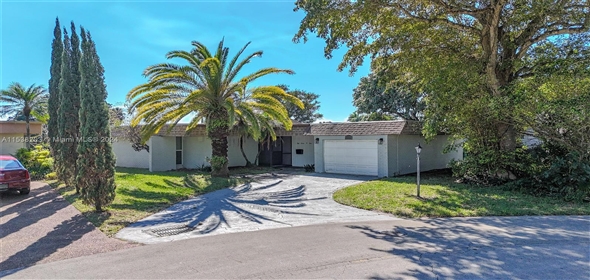 5704 White Hickory Cir Tamarac Florida, 33319 | Spectacular Single Family Home