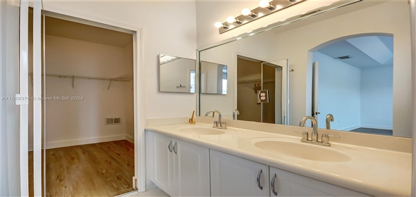 10743 NW 78th Ter DORAL, FL 33178-6061 Doral Florida, 33178 | Spectacular Single Family Home