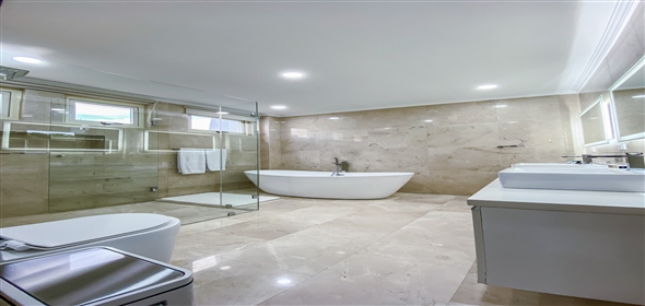 Terrazas del Country Res Mykonos Valencia Carabobo, 2001 | Spectacular House in Terrazas del Country Res Mykonos