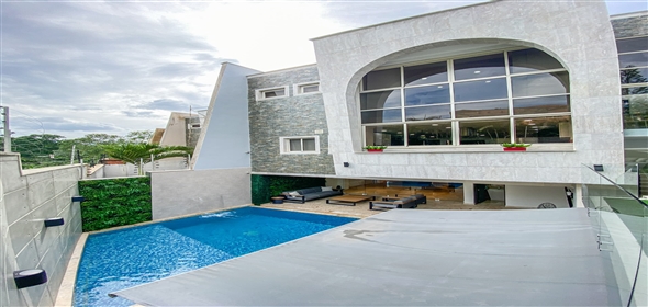 Terrazas del Country Res Mykonos Valencia Carabobo, 2001 | Spectacular House in Terrazas del Country Res Mykonos