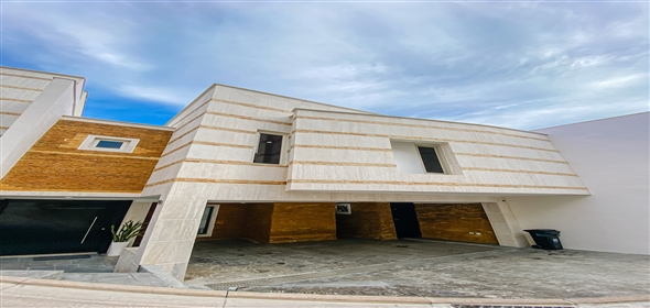 Terrazas del Country Res Mykonos Valencia Carabobo, 2001 | Spectacular House in Terrazas del Country Res Mykonos