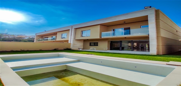 Conjunto Residencial Cumbres de Guataparo Valencia Carabobo, 2001 | Modern and Spacious Townhouse in Guataparo