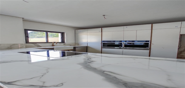 Conjunto Residencial Cumbres de Guataparo Valencia Carabobo, 2001 | Modern and Spacious Townhouse in Guataparo