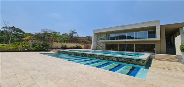 Cumbres de Guataparo Valencia Carabobo, 2001 | Semi-furnished Townhouse in Cumbres de Guataparo-Valencia