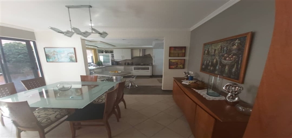 Urb La Montaña, Mañongo Valencia Carabobo, 2001 | Stunning Townhouse in Mañongo