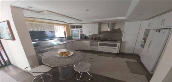 Urb La Montaña, Mañongo Valencia Carabobo, 2001 | Stunning Townhouse in Mañongo