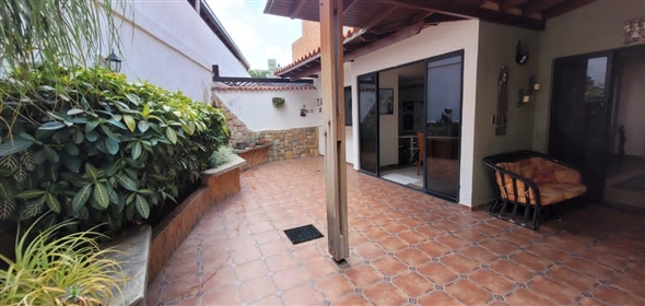 Urb La Montaña, Mañongo Valencia Carabobo, 2001 | Stunning Townhouse in Mañongo