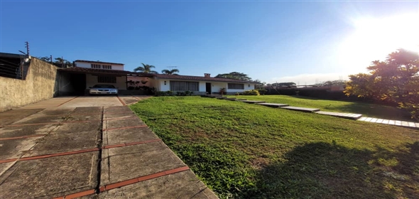 Colinas de Guataparo Urbanization Valencia Carabobo, 2001 | House for Sale in Colinas de Guataparo Urbanization