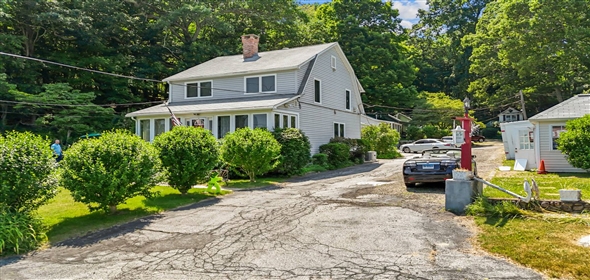 23 River Rd, East Lyme, CT 06333 East Lyme Connecticut, 06333 | Beautiful single family home