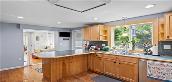 23 River Rd, East Lyme, CT 06333 East Lyme Connecticut, 06333 | Beautiful single family home