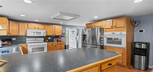 23 River Rd, East Lyme, CT 06333 East Lyme Connecticut, 06333 | Beautiful single family home