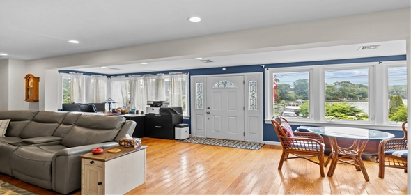 23 River Rd, East Lyme, CT 06333 East Lyme Connecticut, 06333 | Beautiful single family home