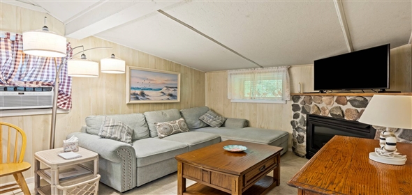 23 River Rd, East Lyme, CT 06333 East Lyme Connecticut, 06333 | Beautiful single family home