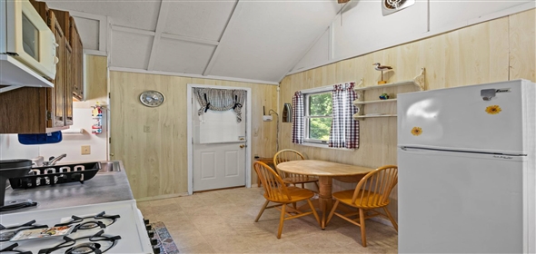 23 River Rd, East Lyme, CT 06333 East Lyme Connecticut, 06333 | Beautiful single family home