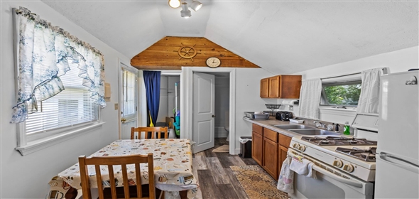 23 River Rd, East Lyme, CT 06333 East Lyme Connecticut, 06333 | Beautiful single family home