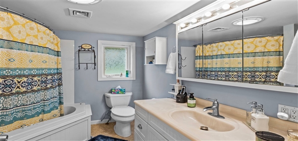 23 River Rd, East Lyme, CT 06333 East Lyme Connecticut, 06333 | Beautiful single family home