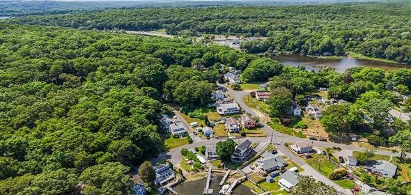 23 River Rd, East Lyme, CT 06333 East Lyme Connecticut, 06333 | Beautiful single family home