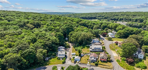 23 River Rd, East Lyme, CT 06333 East Lyme Connecticut, 06333 | Beautiful single family home