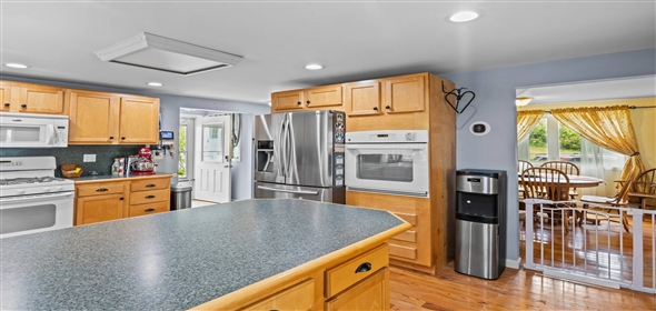 23 River Rd, East Lyme, CT 06333 East Lyme Connecticut, 06333 | Beautiful single family home