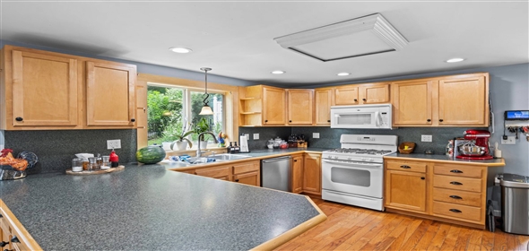 23 River Rd, East Lyme, CT 06333 East Lyme Connecticut, 06333 | Beautiful single family home