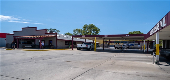 7210 E 22nd St Tucson Arizona, 85710 | Blue Whale Car Wash