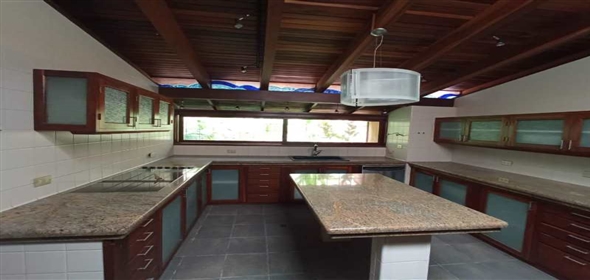 Guataparo Country Club Valencia Carabobo, 2001 | Splendid House in Guataparo Country Club